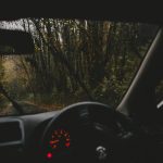 odprysk na szybie samochodowej
