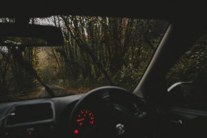 odprysk na szybie samochodowej