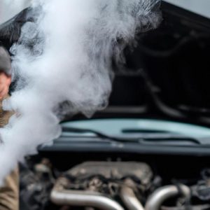 Dym z rury wydechowej – przyczyny problemu