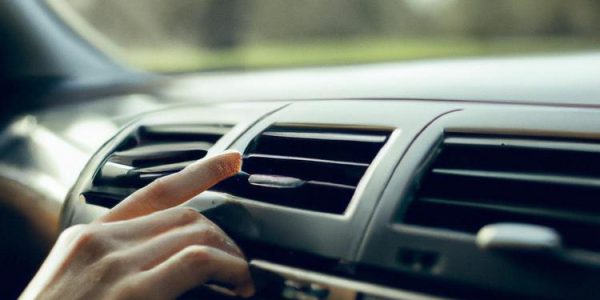 Najlepsza muzyka do auta – czego słuchać w drodze?